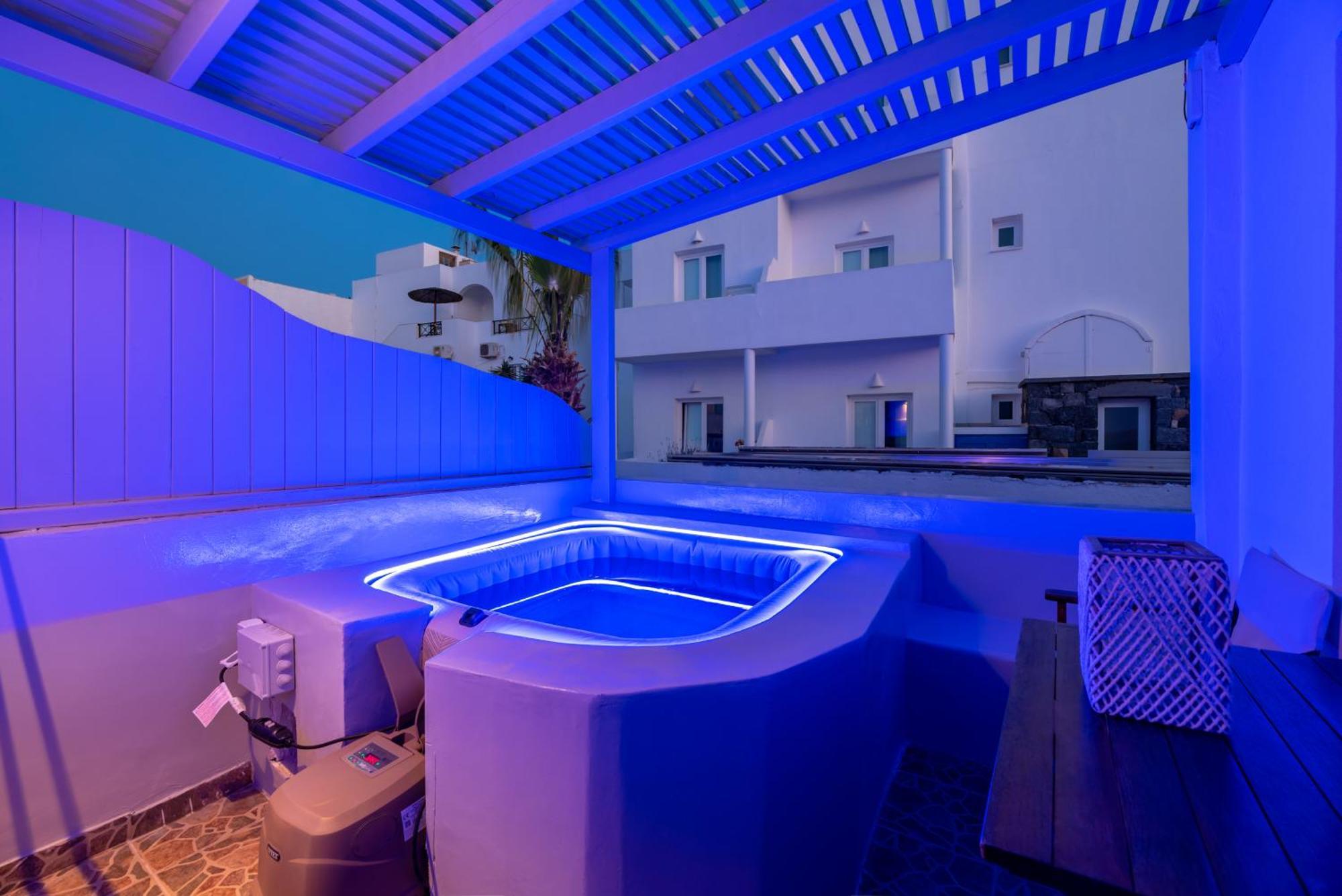 Aerenia Luxury Suites คาร์เทราดอส ภายนอก รูปภาพ
