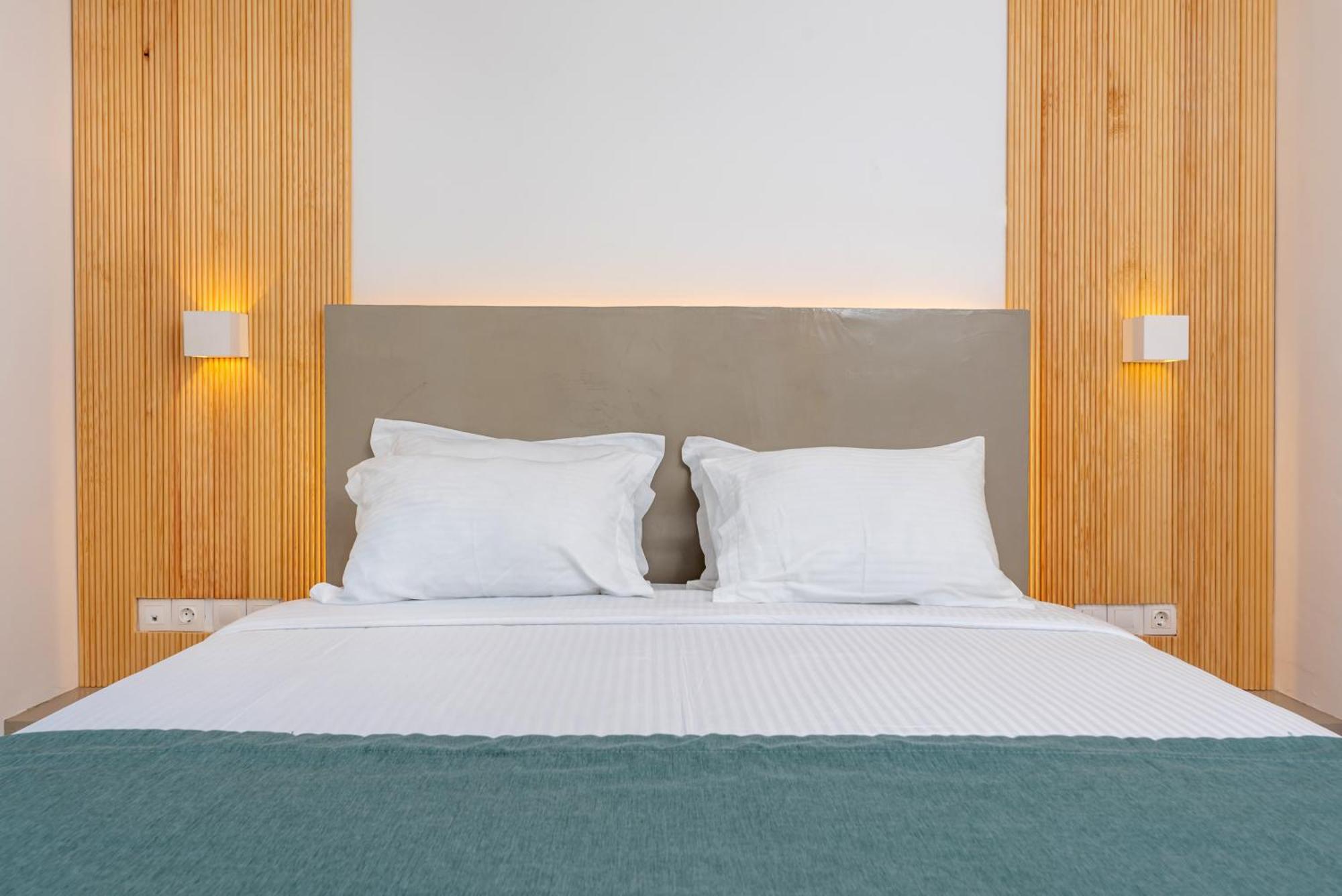 Aerenia Luxury Suites คาร์เทราดอส ภายนอก รูปภาพ