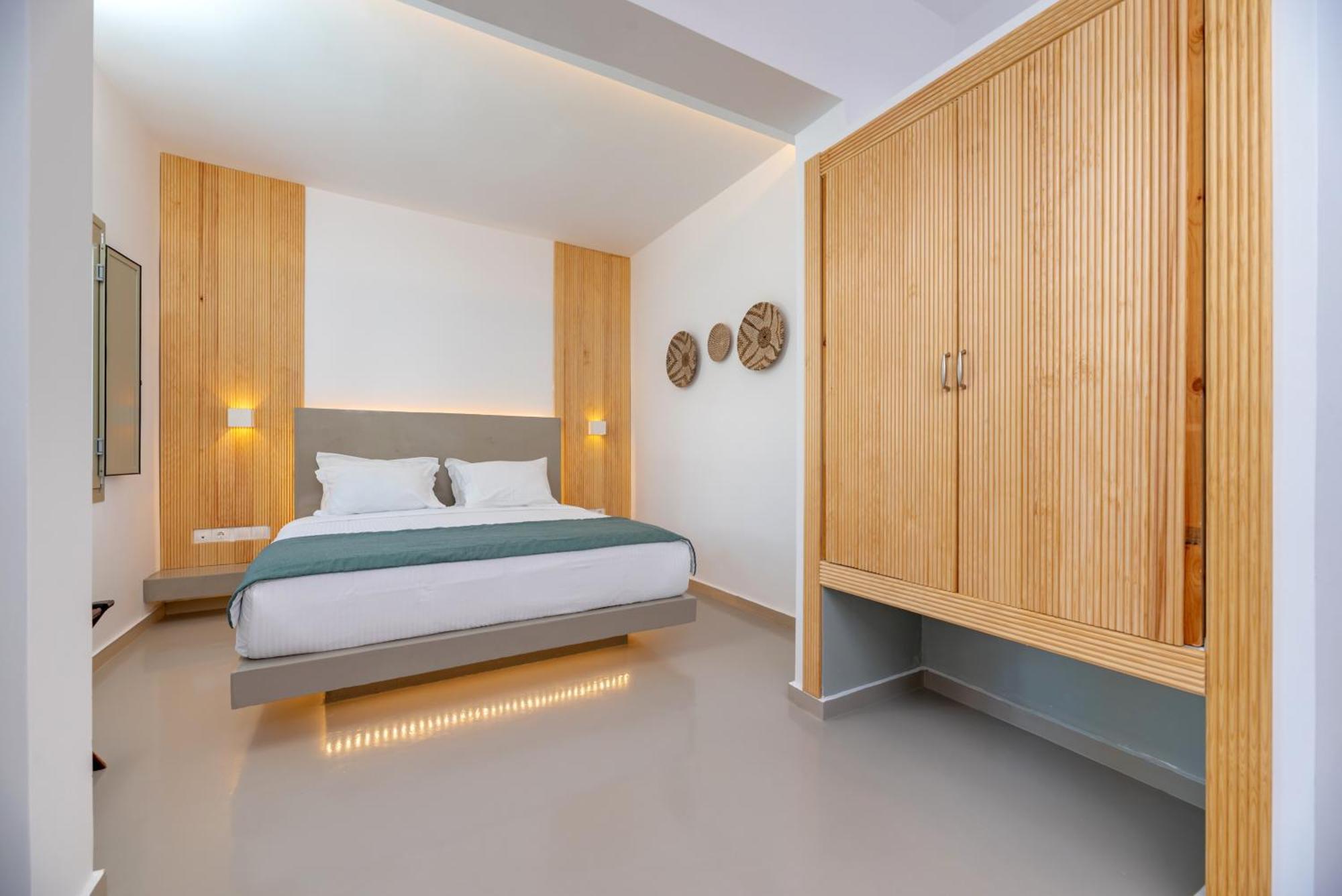 Aerenia Luxury Suites คาร์เทราดอส ภายนอก รูปภาพ