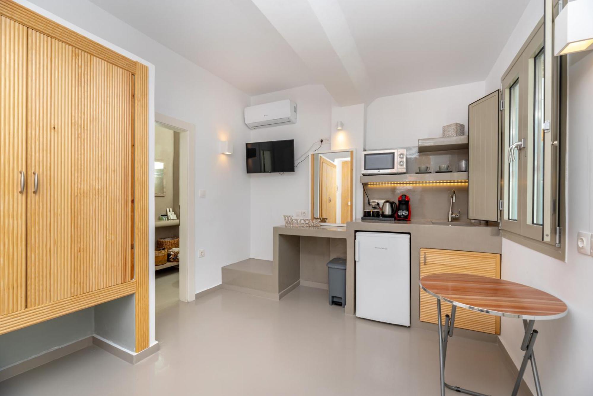 Aerenia Luxury Suites คาร์เทราดอส ภายนอก รูปภาพ